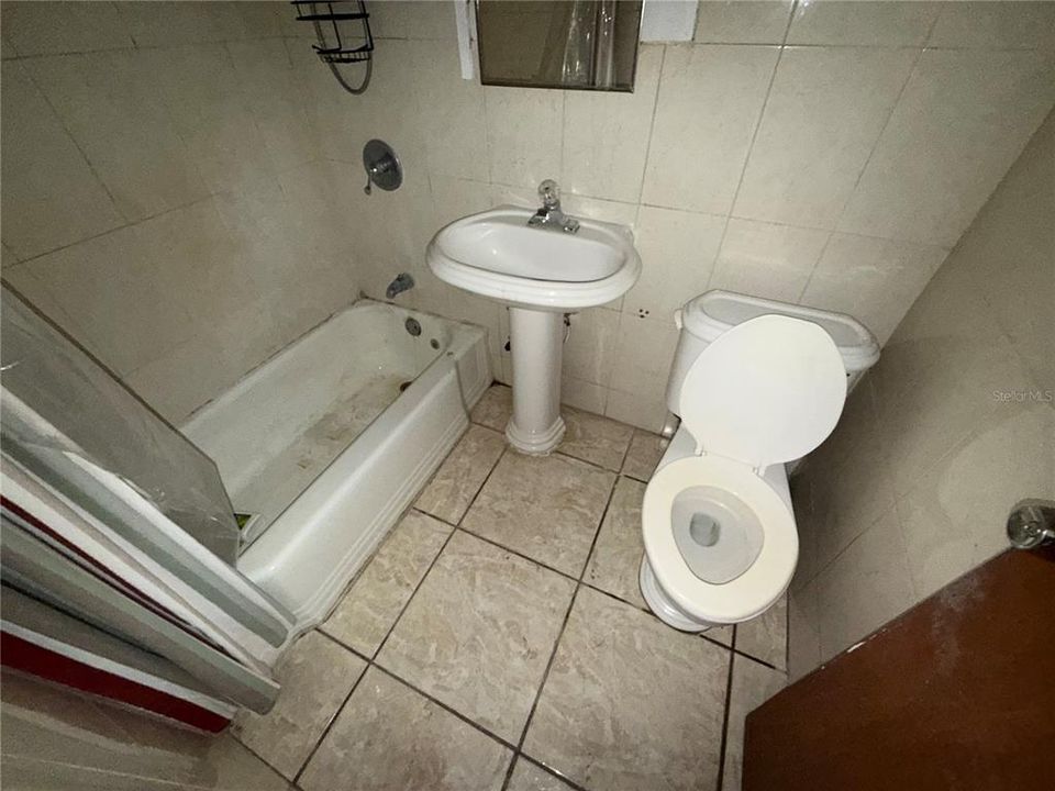 Под контрактом: $145,000 (3 спален, 1 ванн, 829 Квадратных фут)