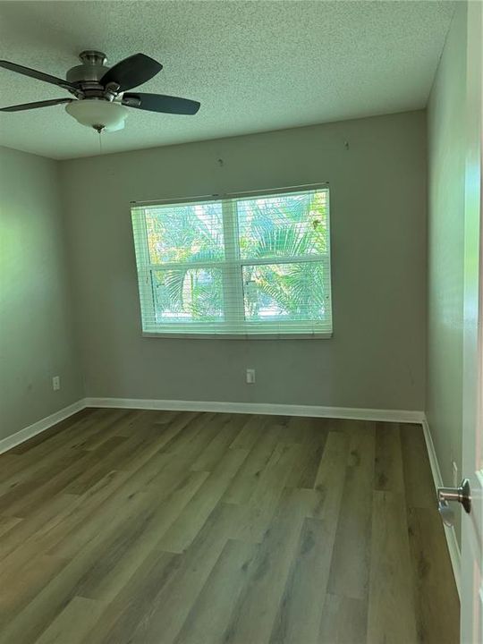 For Sale: $275,000 (2 beds, 1 baths, 804 Square Feet)