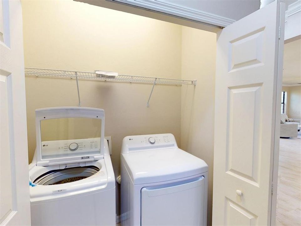 For Sale: $250,000 (2 beds, 2 baths, 1363 Square Feet)