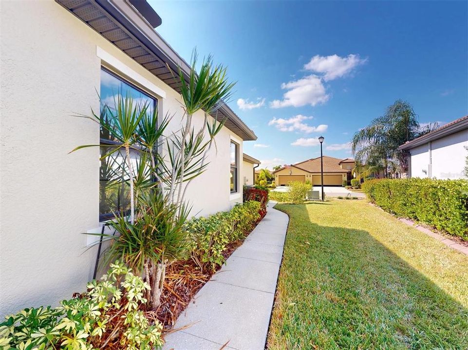 For Sale: $250,000 (2 beds, 2 baths, 1363 Square Feet)