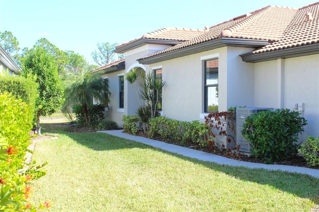 For Sale: $250,000 (2 beds, 2 baths, 1363 Square Feet)