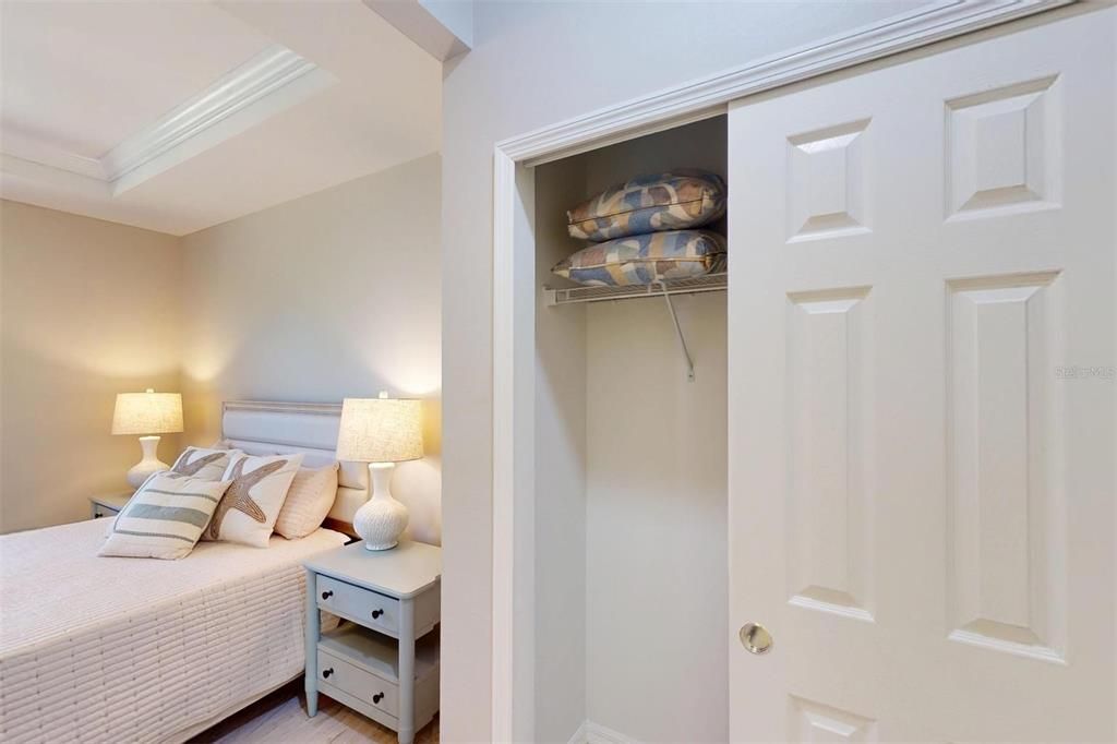 For Sale: $250,000 (2 beds, 2 baths, 1363 Square Feet)