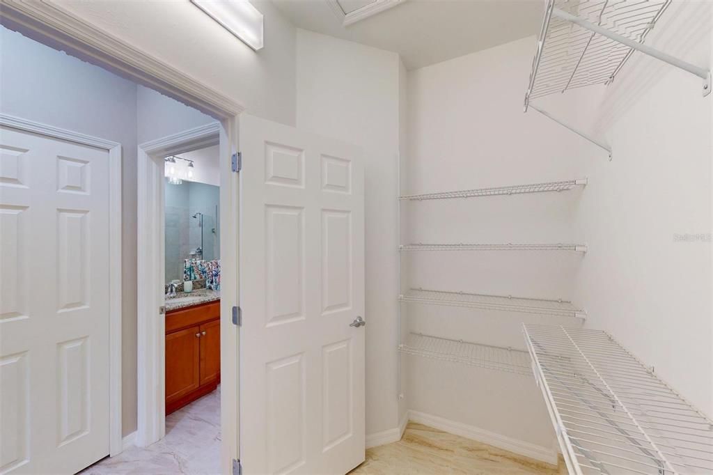 For Sale: $250,000 (2 beds, 2 baths, 1363 Square Feet)