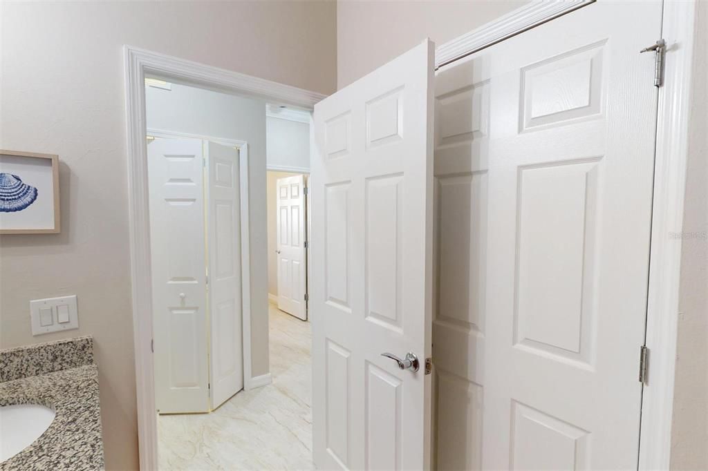 For Sale: $250,000 (2 beds, 2 baths, 1363 Square Feet)