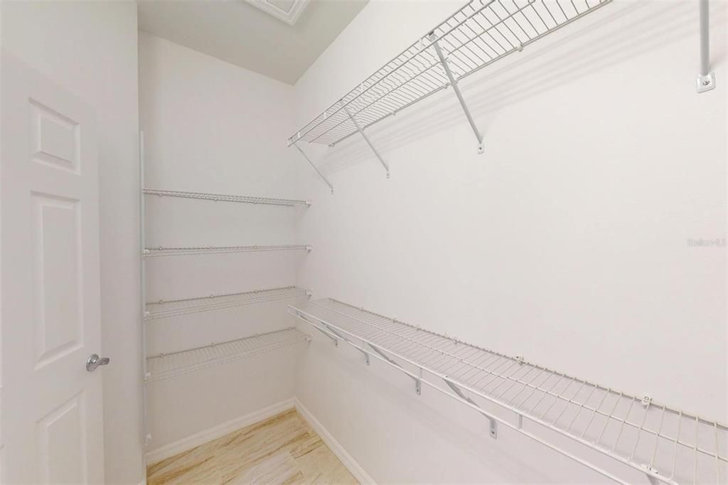 For Sale: $250,000 (2 beds, 2 baths, 1363 Square Feet)