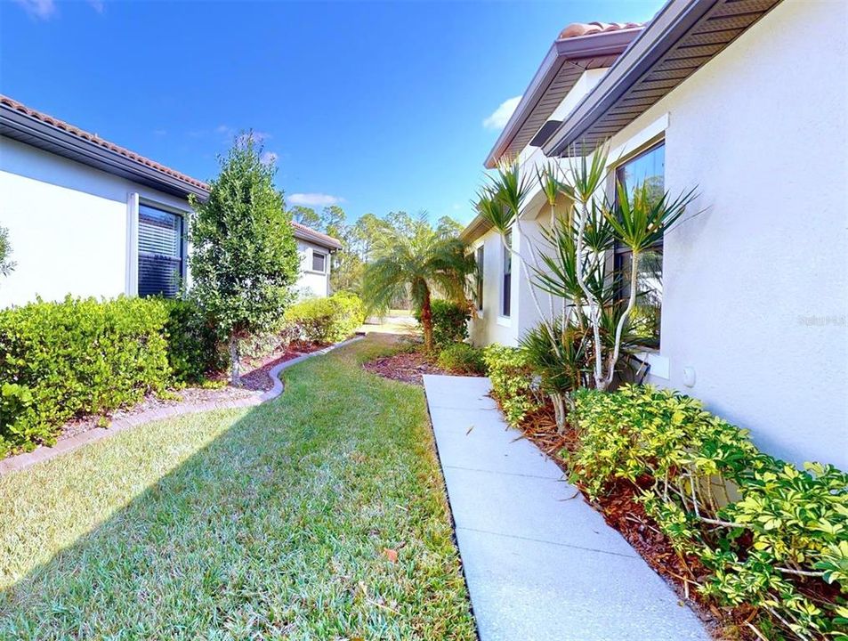 For Sale: $250,000 (2 beds, 2 baths, 1363 Square Feet)