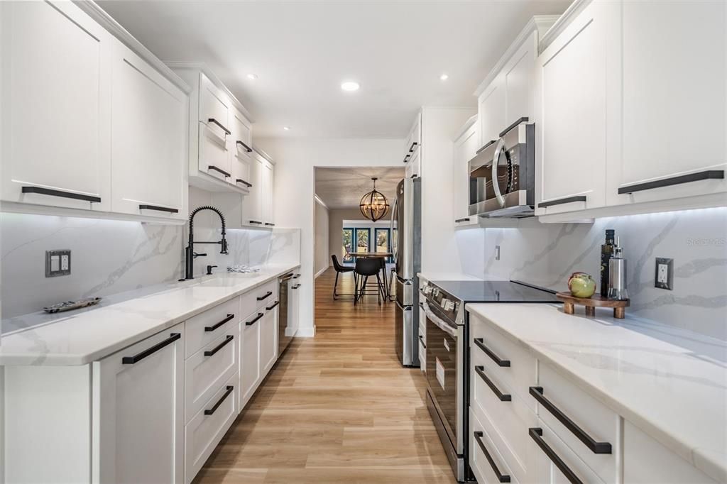 For Sale: $325,000 (2 beds, 2 baths, 1400 Square Feet)