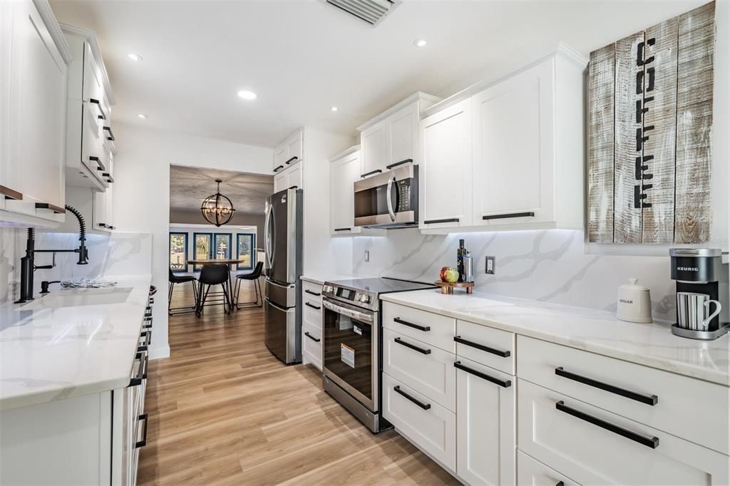 For Sale: $325,000 (2 beds, 2 baths, 1400 Square Feet)