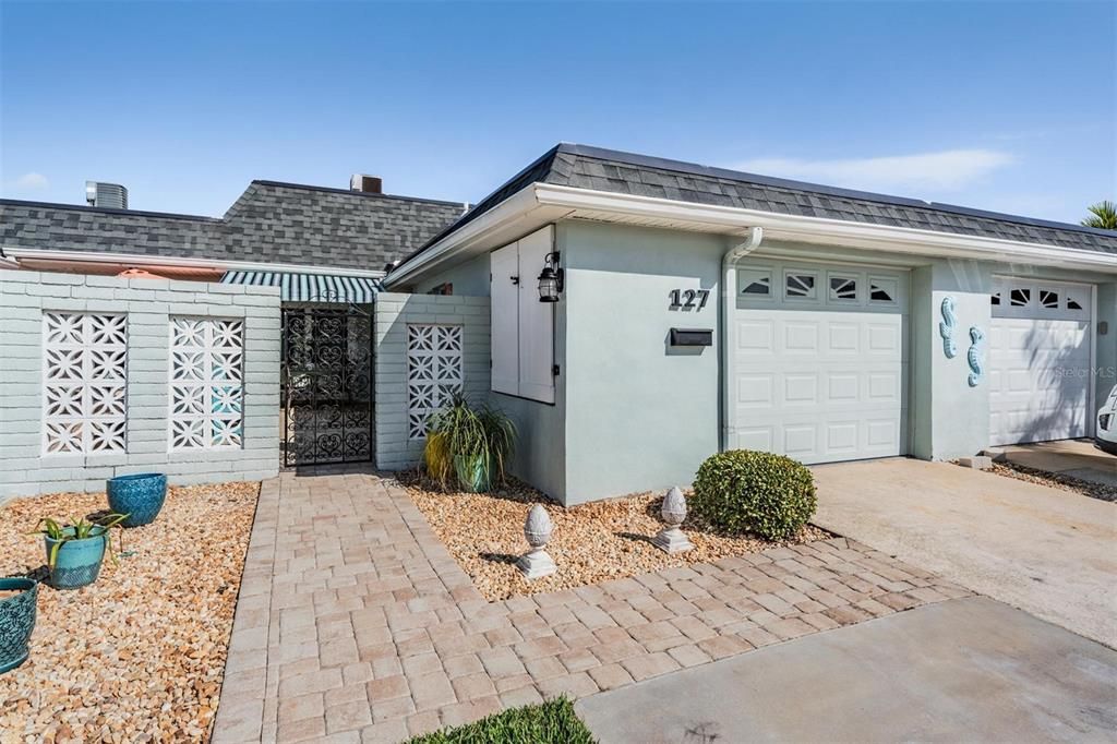 For Sale: $325,000 (2 beds, 2 baths, 1400 Square Feet)