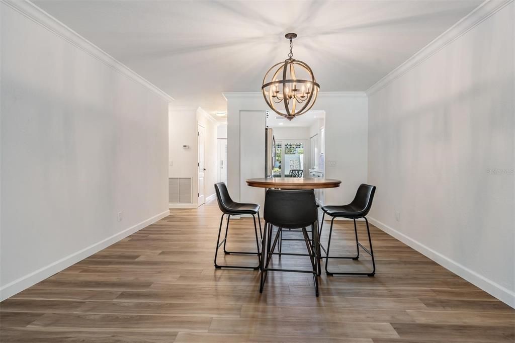 For Sale: $325,000 (2 beds, 2 baths, 1400 Square Feet)