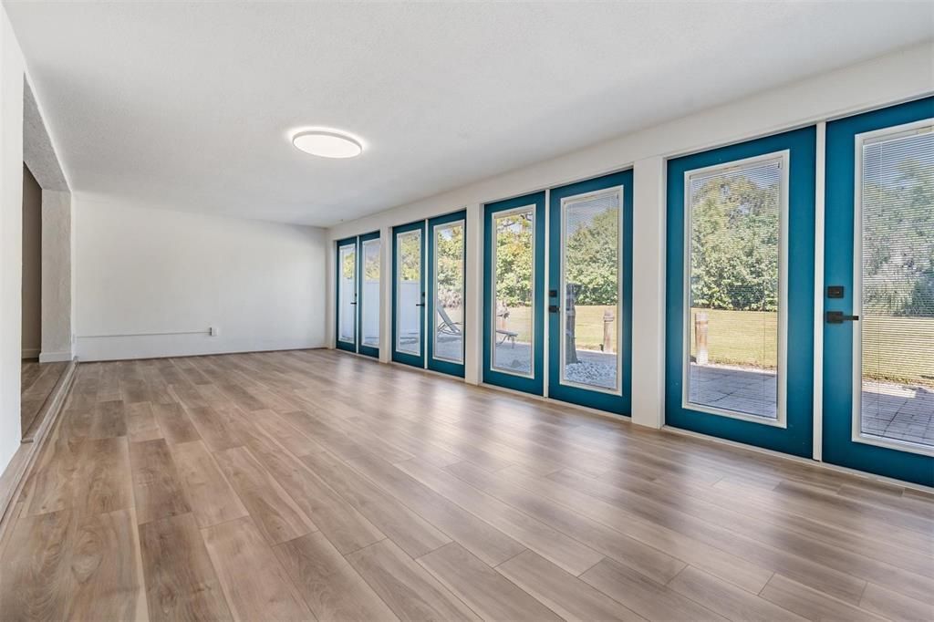 For Sale: $325,000 (2 beds, 2 baths, 1400 Square Feet)