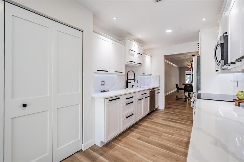 For Sale: $325,000 (2 beds, 2 baths, 1400 Square Feet)