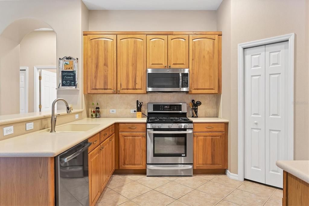 Active With Contract: $639,000 (4 beds, 3 baths, 2278 Square Feet)