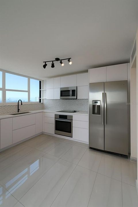 出租: $3,000 (3 贝兹, 2 浴室, 0 平方英尺)