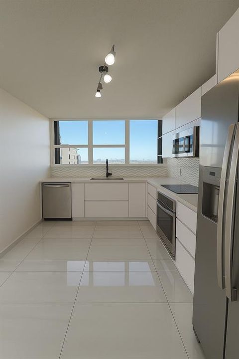 出租: $3,000 (3 贝兹, 2 浴室, 0 平方英尺)