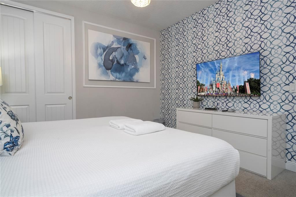 For Sale: $760,000 (6 beds, 6 baths, 3317 Square Feet)