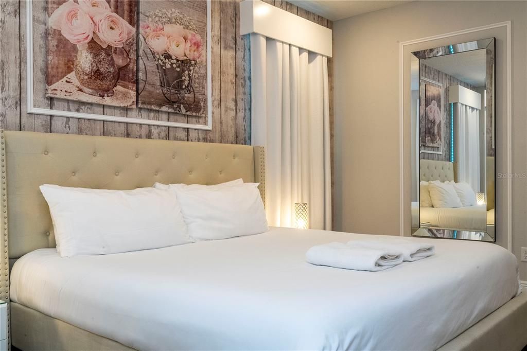 For Sale: $760,000 (6 beds, 6 baths, 3317 Square Feet)