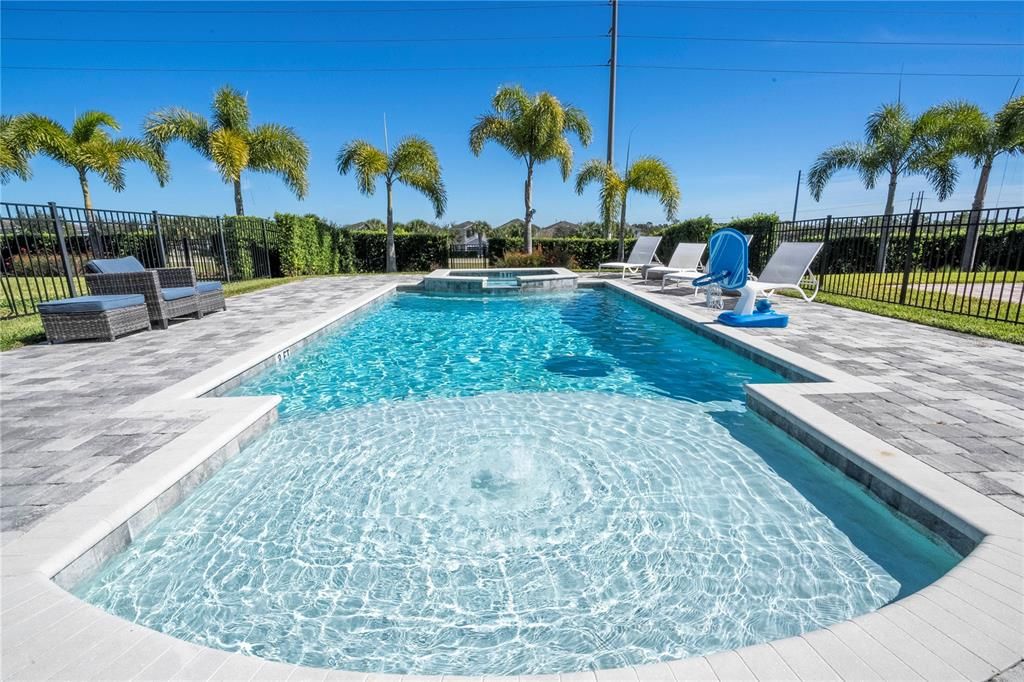 For Sale: $760,000 (6 beds, 6 baths, 3317 Square Feet)