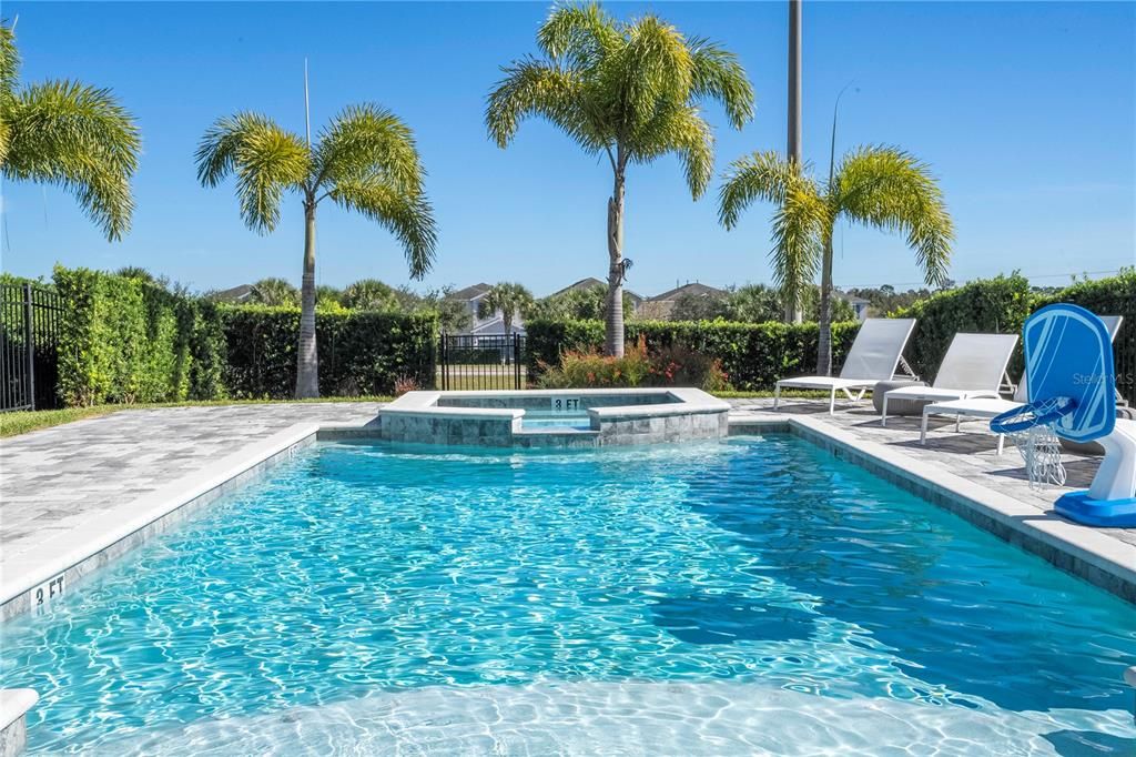 For Sale: $760,000 (6 beds, 6 baths, 3317 Square Feet)