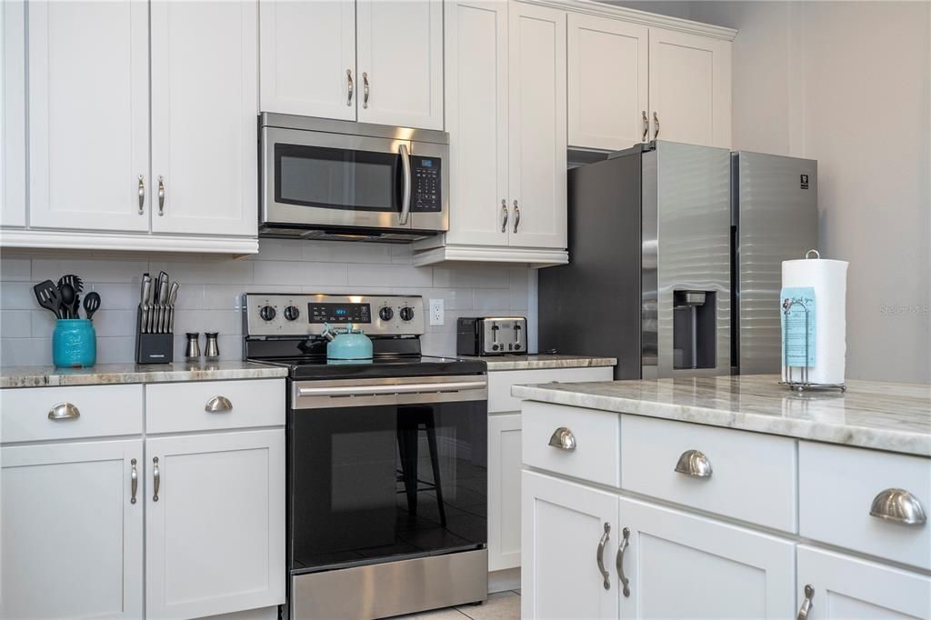 For Sale: $760,000 (6 beds, 6 baths, 3317 Square Feet)