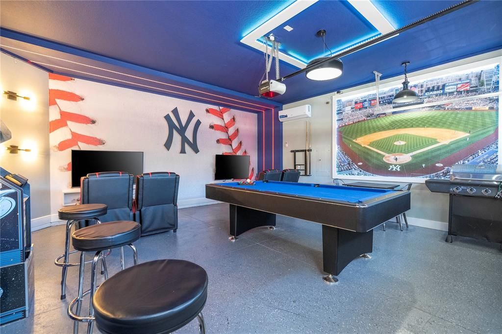 For Sale: $760,000 (6 beds, 6 baths, 3317 Square Feet)