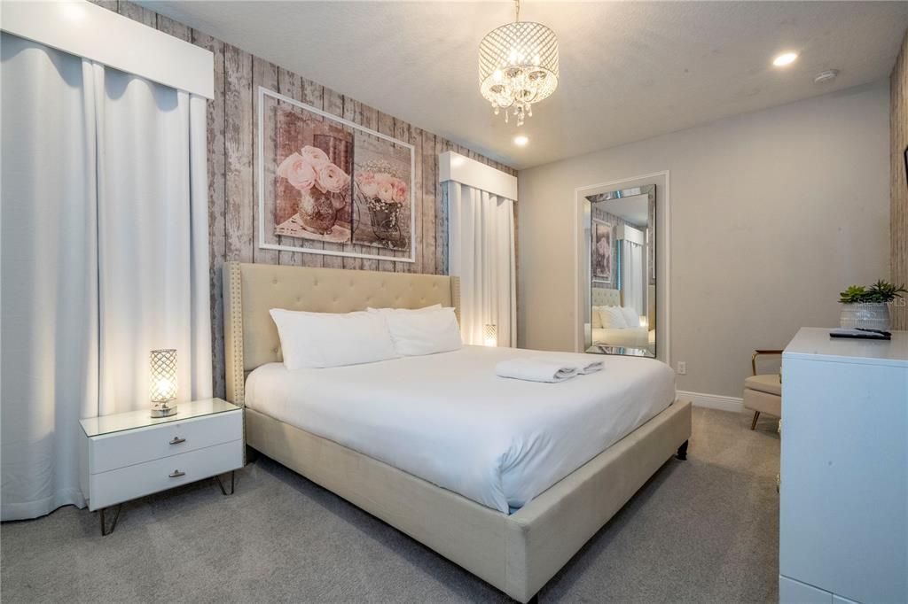 For Sale: $760,000 (6 beds, 6 baths, 3317 Square Feet)