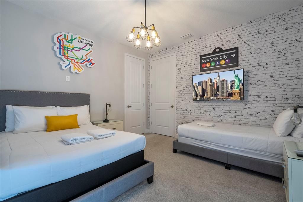 For Sale: $760,000 (6 beds, 6 baths, 3317 Square Feet)