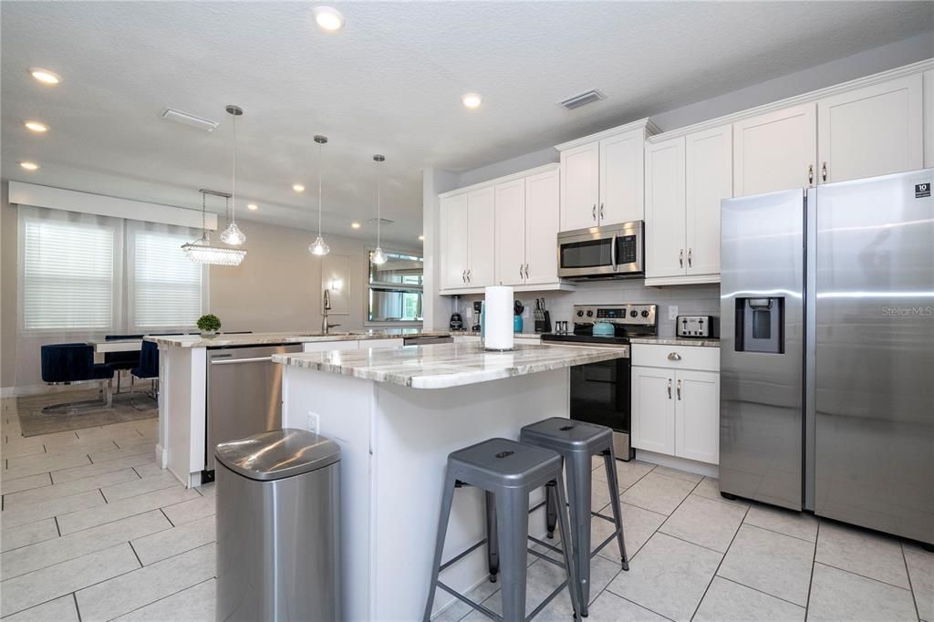 For Sale: $760,000 (6 beds, 6 baths, 3317 Square Feet)