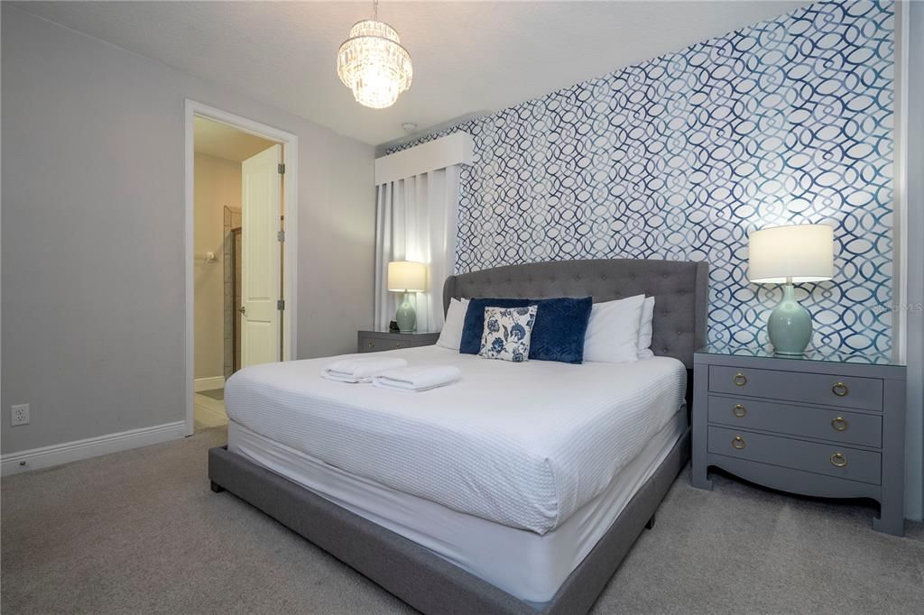 For Sale: $760,000 (6 beds, 6 baths, 3317 Square Feet)