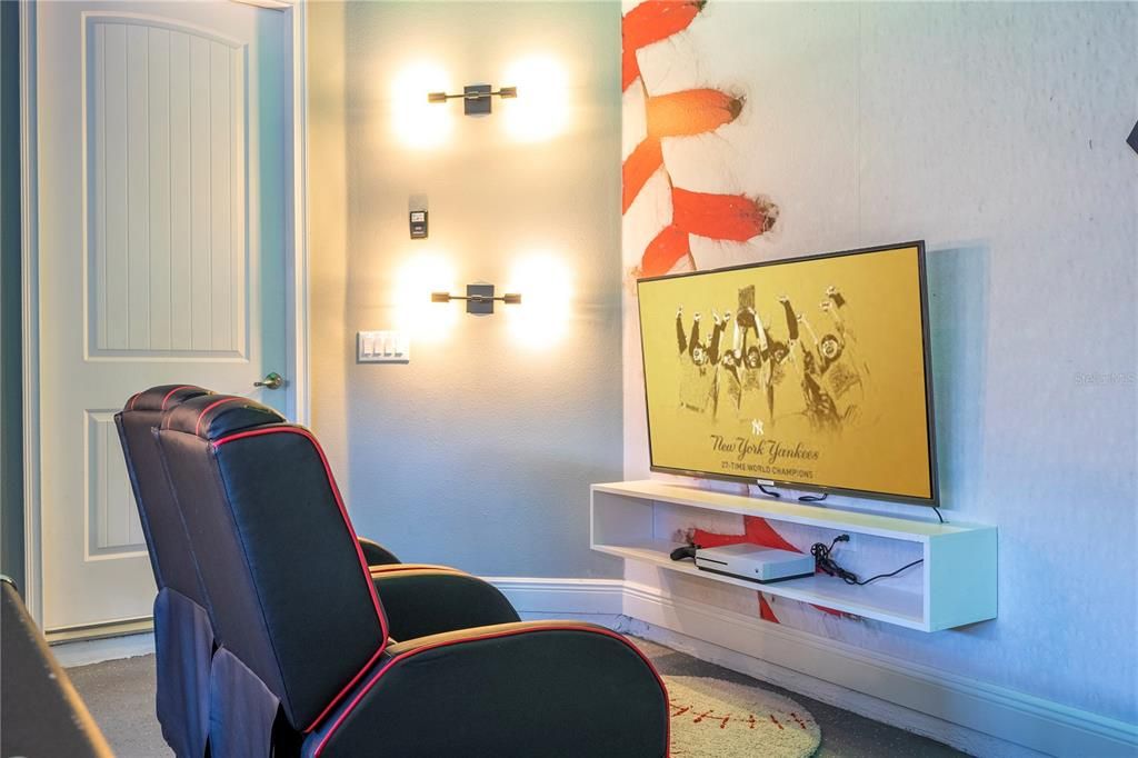 For Sale: $760,000 (6 beds, 6 baths, 3317 Square Feet)