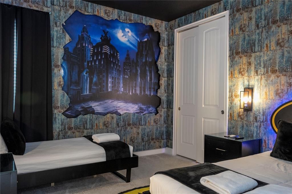 For Sale: $760,000 (6 beds, 6 baths, 3317 Square Feet)