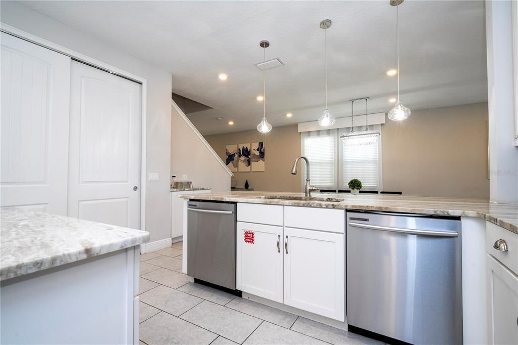 For Sale: $760,000 (6 beds, 6 baths, 3317 Square Feet)