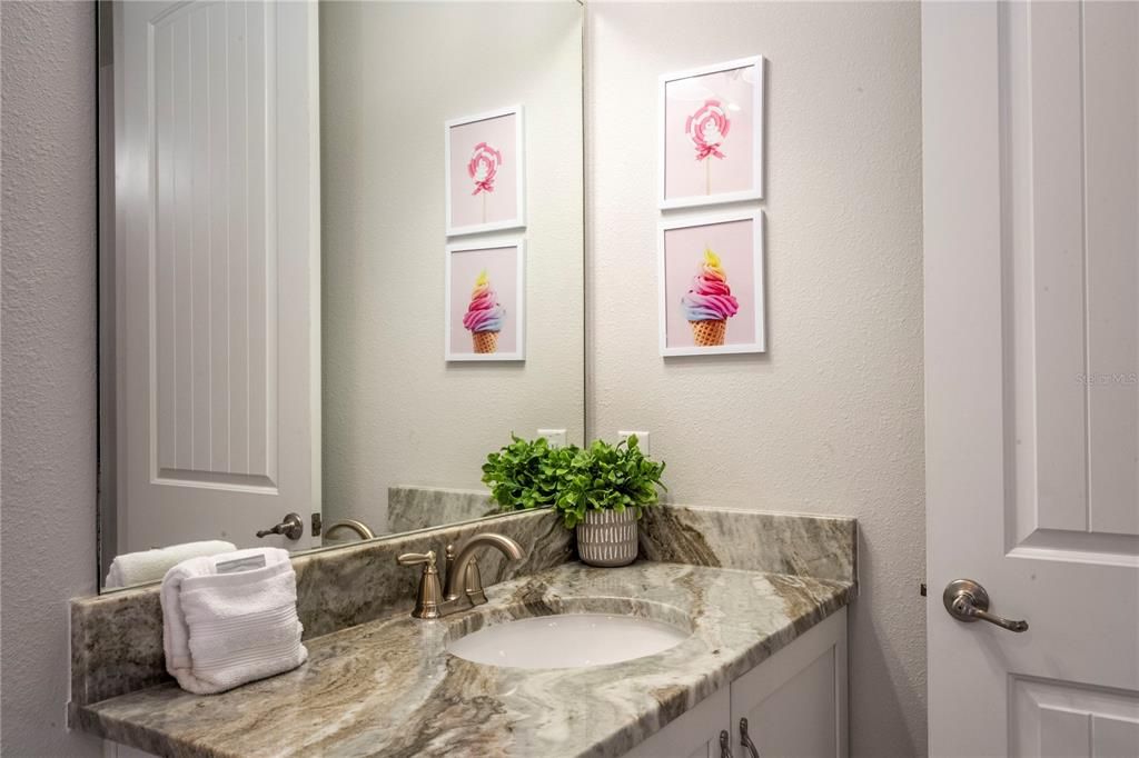 For Sale: $760,000 (6 beds, 6 baths, 3317 Square Feet)