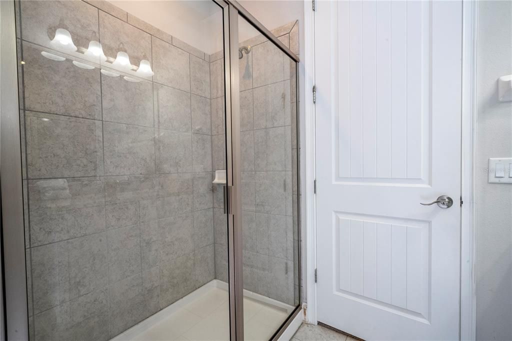 For Sale: $760,000 (6 beds, 6 baths, 3317 Square Feet)