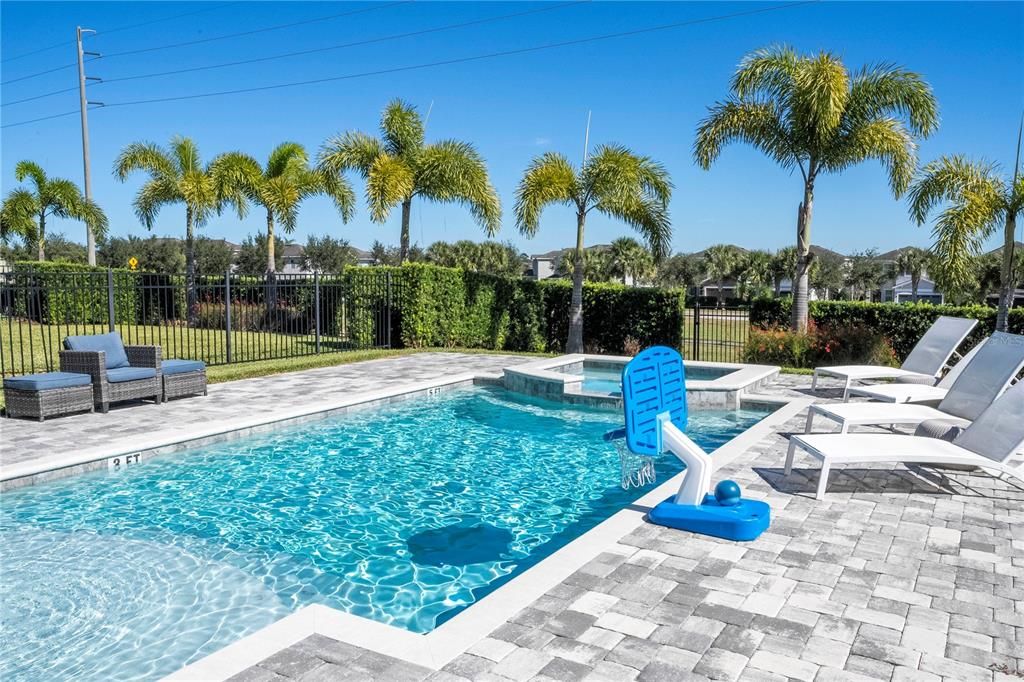 For Sale: $760,000 (6 beds, 6 baths, 3317 Square Feet)