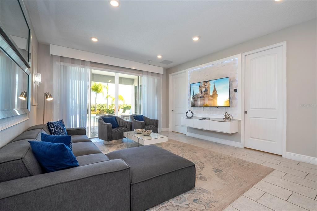 For Sale: $760,000 (6 beds, 6 baths, 3317 Square Feet)