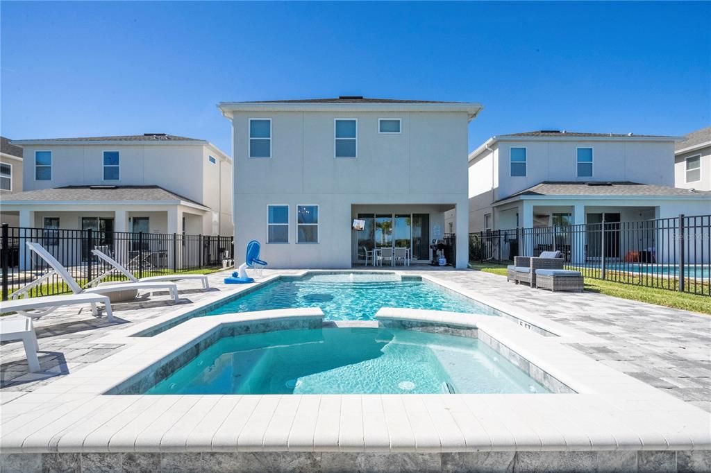 For Sale: $760,000 (6 beds, 6 baths, 3317 Square Feet)