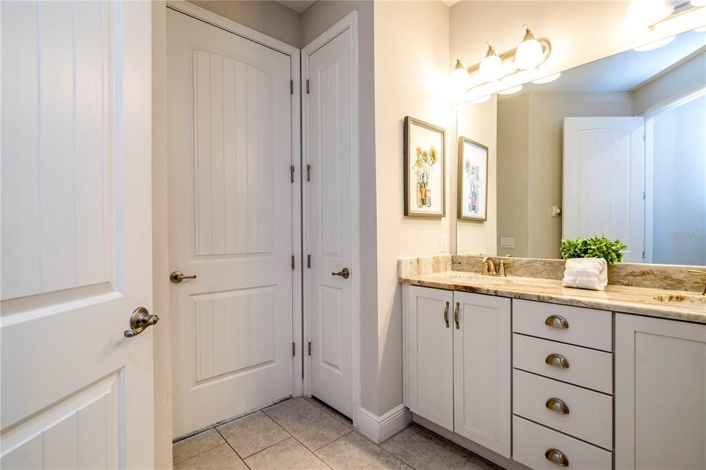 For Sale: $760,000 (6 beds, 6 baths, 3317 Square Feet)