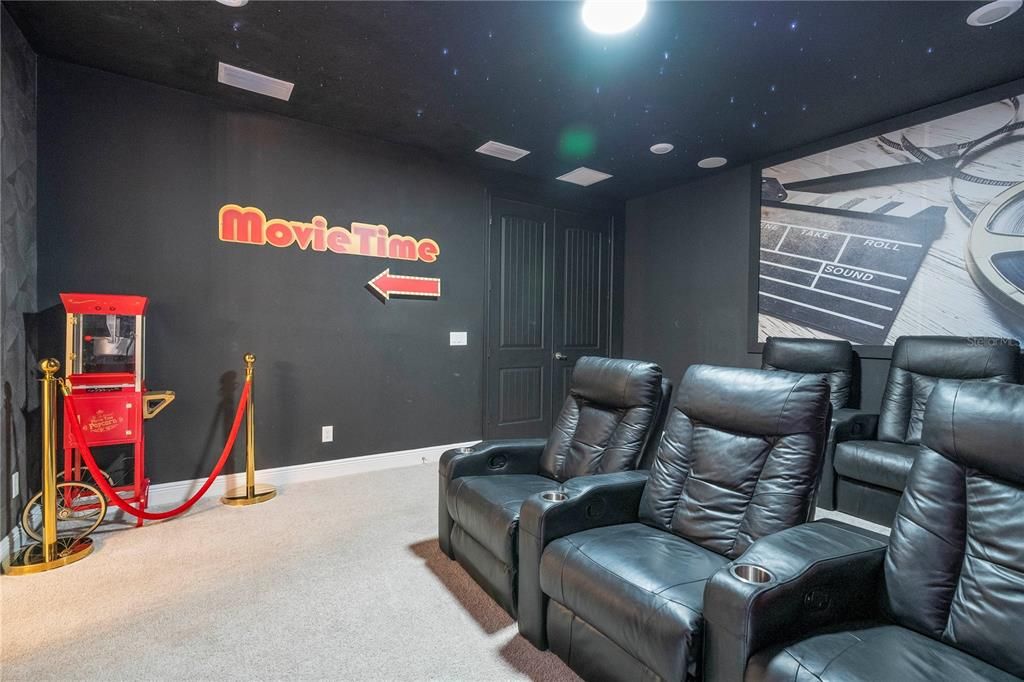 For Sale: $760,000 (6 beds, 6 baths, 3317 Square Feet)