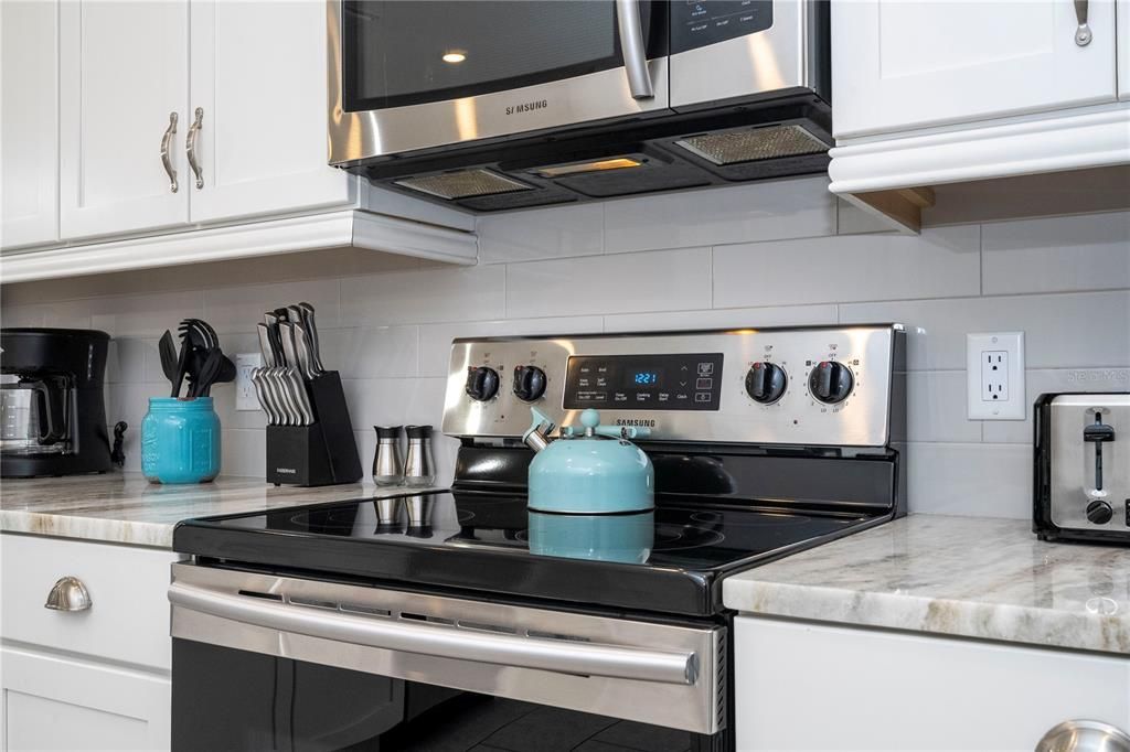 For Sale: $760,000 (6 beds, 6 baths, 3317 Square Feet)