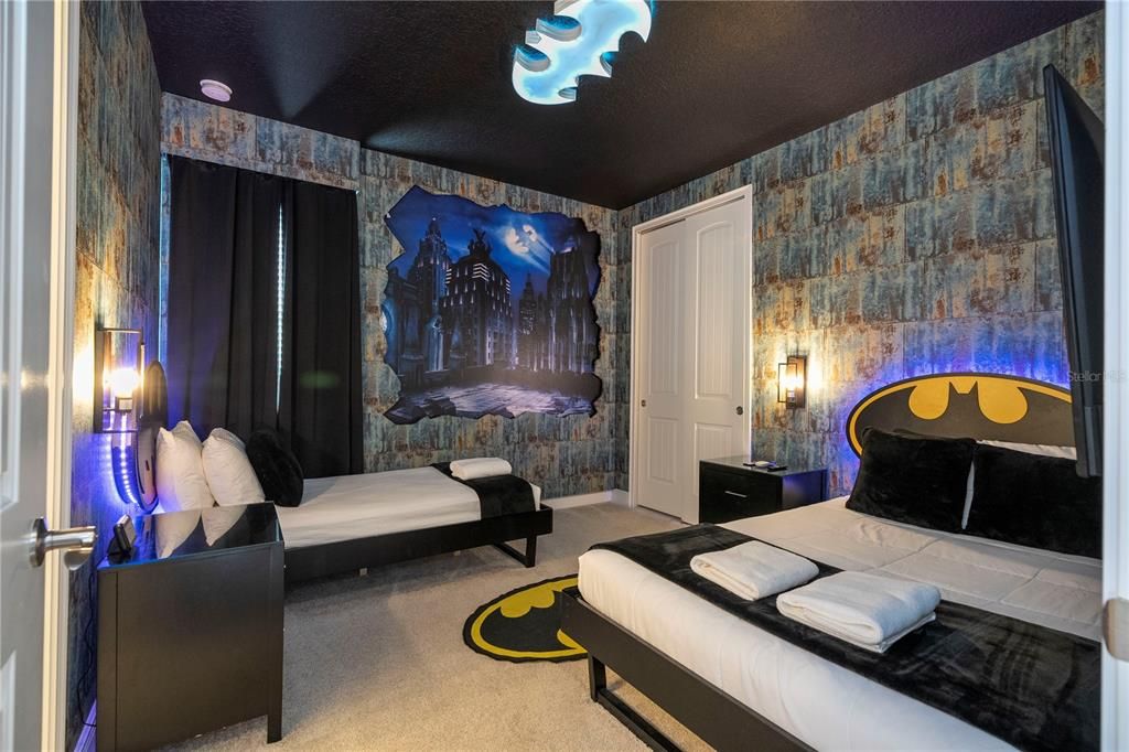 For Sale: $760,000 (6 beds, 6 baths, 3317 Square Feet)