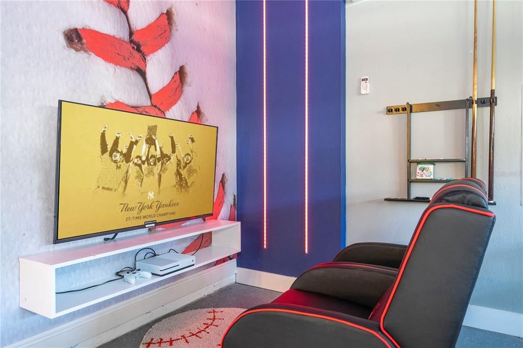 For Sale: $760,000 (6 beds, 6 baths, 3317 Square Feet)