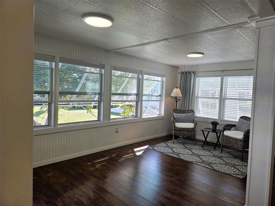 待售: $239,900 (2 贝兹, 2 浴室, 1160 平方英尺)