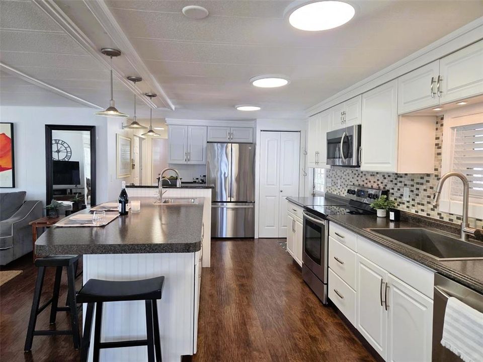 待售: $239,900 (2 贝兹, 2 浴室, 1160 平方英尺)