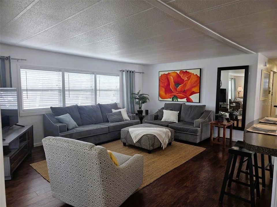 待售: $239,900 (2 贝兹, 2 浴室, 1160 平方英尺)