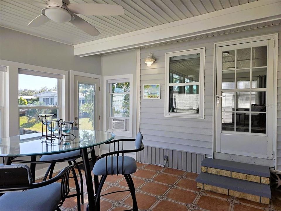 待售: $239,900 (2 贝兹, 2 浴室, 1160 平方英尺)