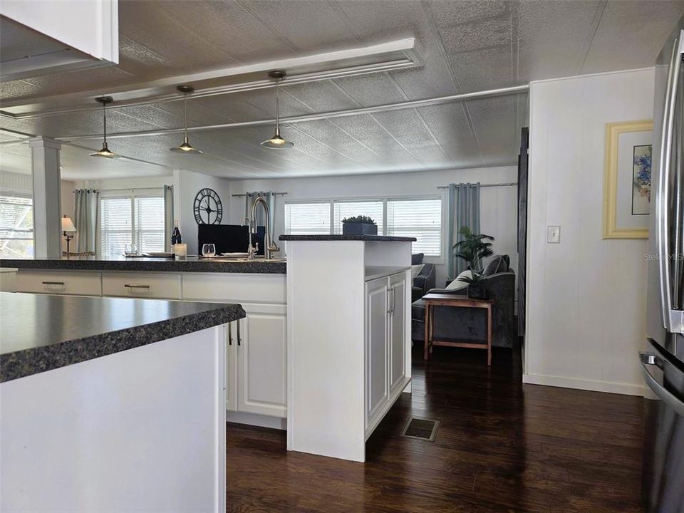 待售: $239,900 (2 贝兹, 2 浴室, 1160 平方英尺)