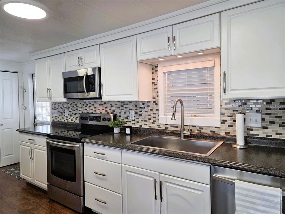 待售: $239,900 (2 贝兹, 2 浴室, 1160 平方英尺)