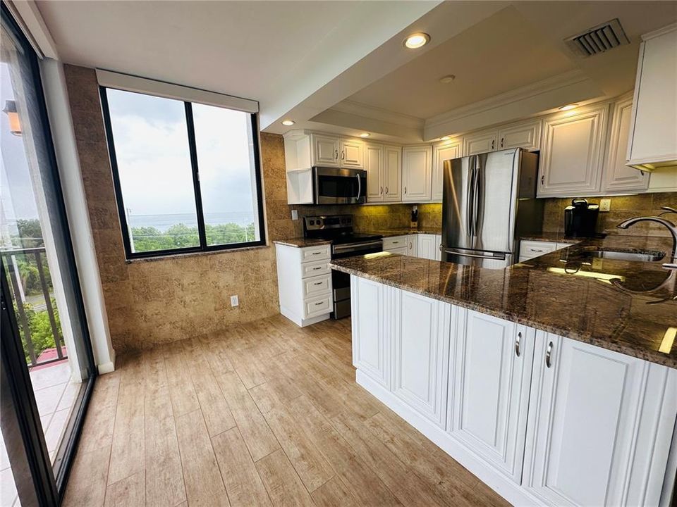 待售: $449,000 (2 贝兹, 2 浴室, 1050 平方英尺)