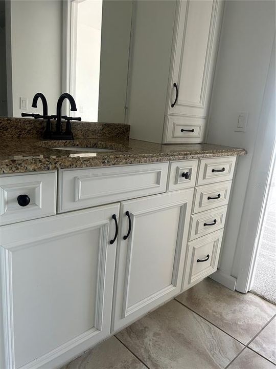 待售: $449,000 (2 贝兹, 2 浴室, 1050 平方英尺)